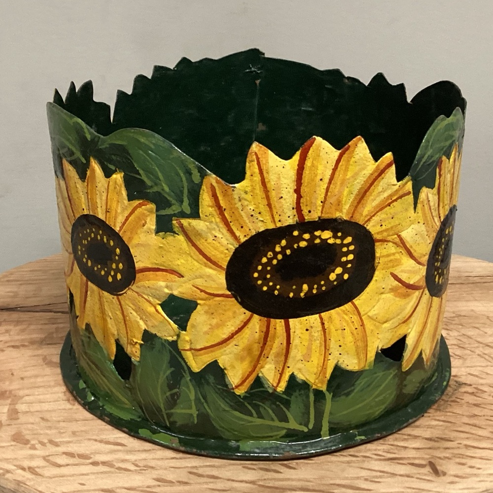 🟢 Vintage & Beautiful - Hand Painted - Old Solid Metal Bucket / Pail Crafted